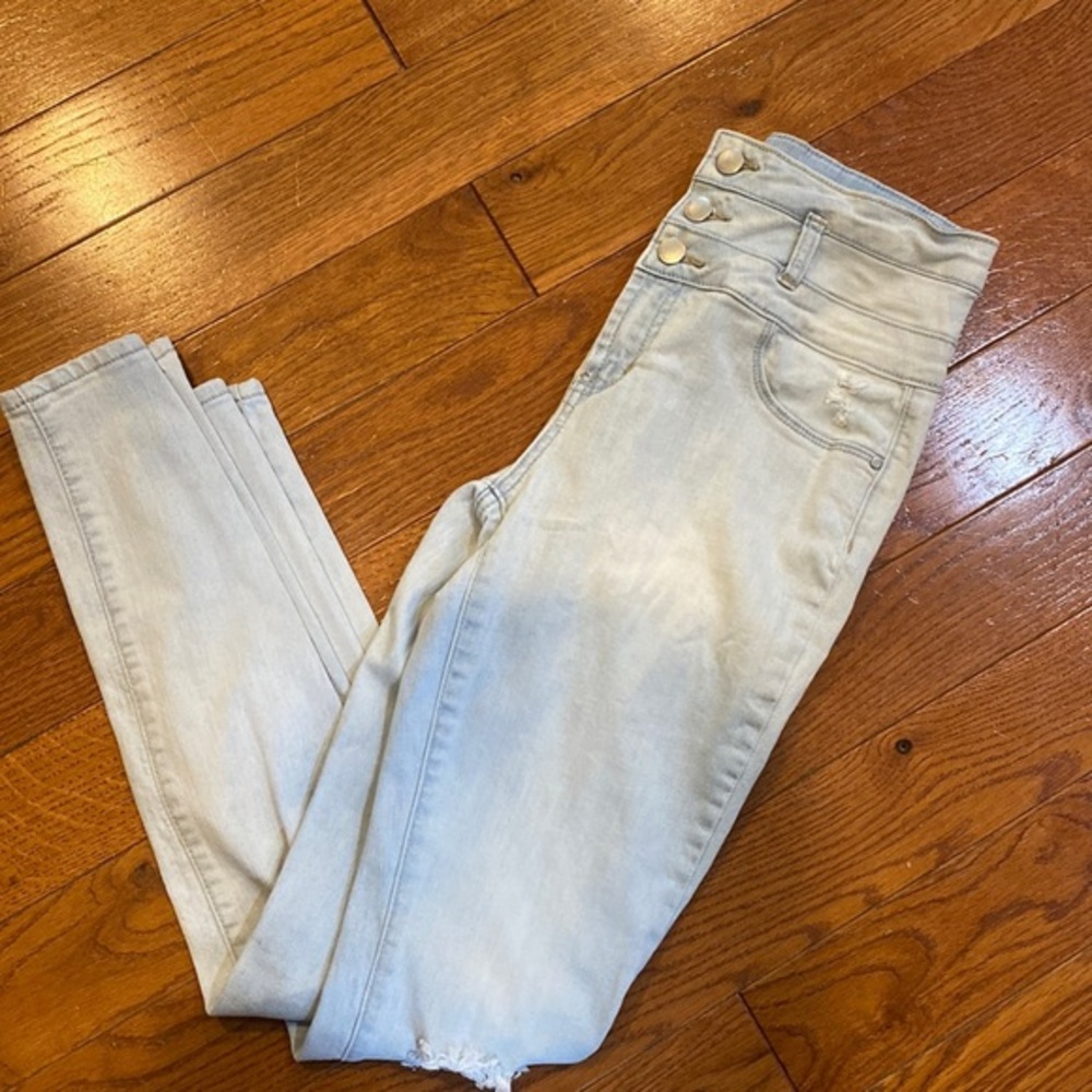 Refuge size 8 highwaisted distressed skinny jeans, light wash - Picture 1 of 7